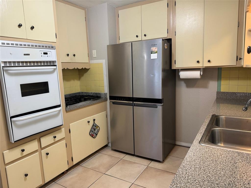 2500 14th Avenue North St. Petersburg, FL 33713 - Photo 15 of 27 a kitchen with cabinets and stainless steel appliances