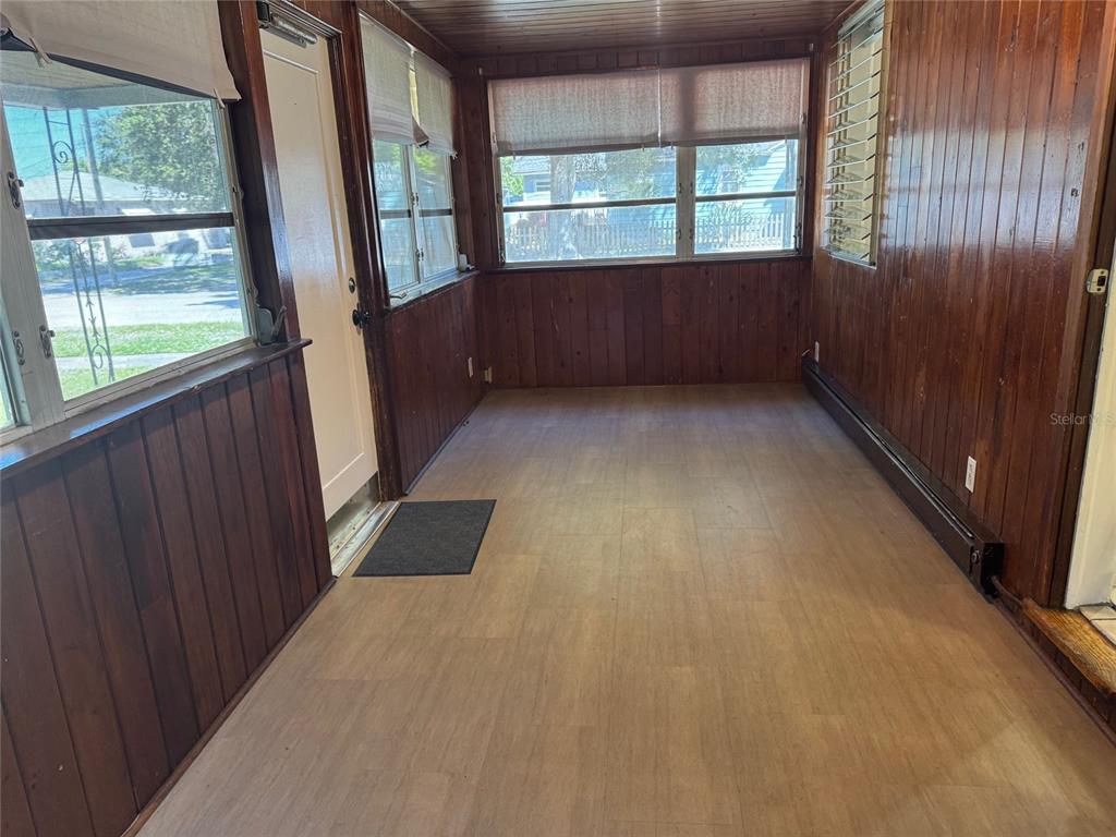 2500 14th Avenue North St. Petersburg, FL 33713 - Photo 16 of 27 a view of an empty room with a window