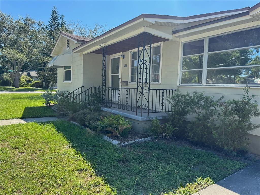 2500 14th Avenue North St. Petersburg, FL 33713 - Photo 2 of 27 a front view of a house with garden