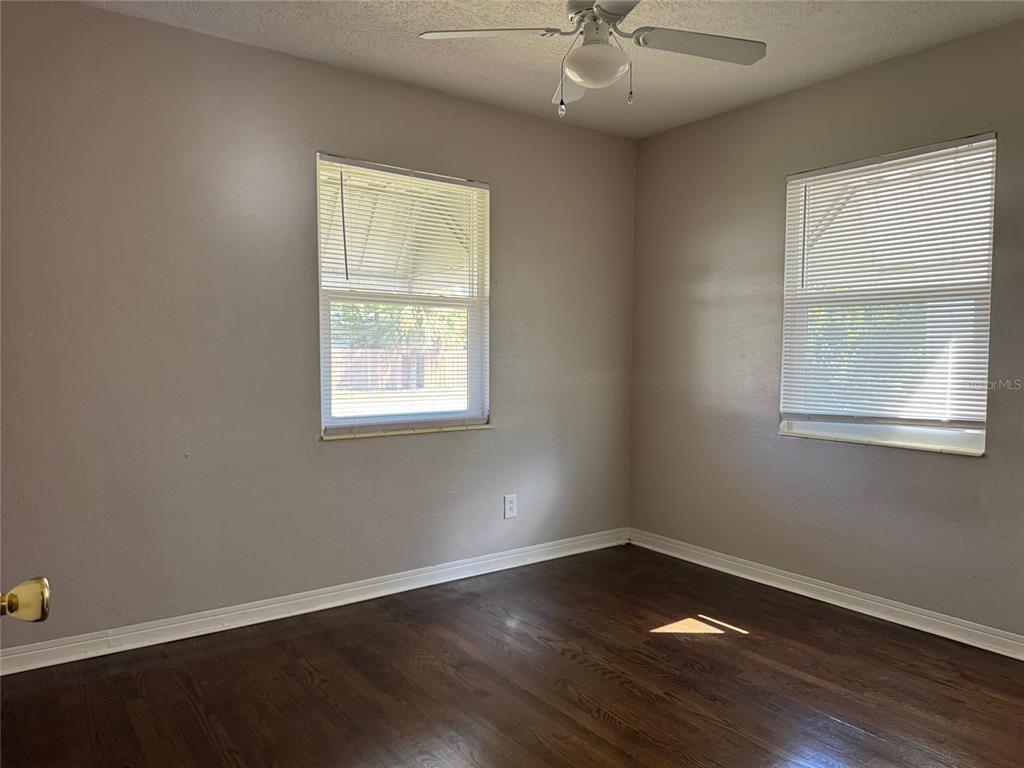 2500 14th Avenue North St. Petersburg, FL 33713 - Photo 21 of 27 an empty room with a window