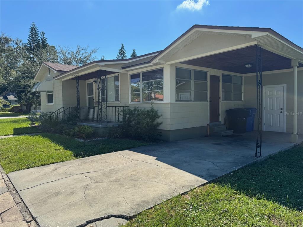2500 14th Avenue North St. Petersburg, FL 33713 - Photo 4 of 27 a front view of a house with a garden