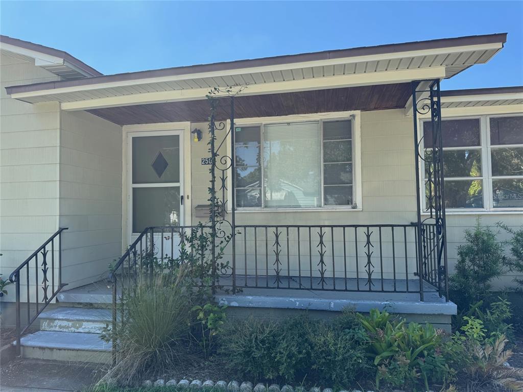 2500 14th Avenue North St. Petersburg, FL 33713 - Photo 5 of 27 a view of a porch with a bench
