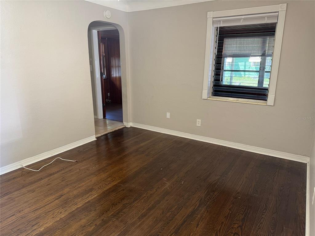 2500 14th Avenue North St. Petersburg, FL 33713 - Photo 8 of 27 an empty room with wooden floor and a window
