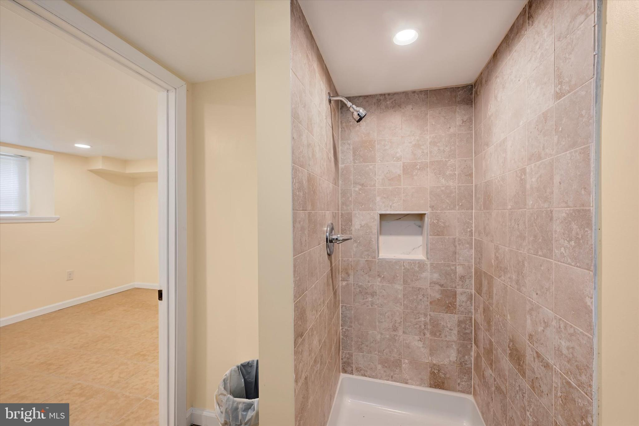 2807 Lawina Road Baltimore, MD 21216 - Photo 37 of 40