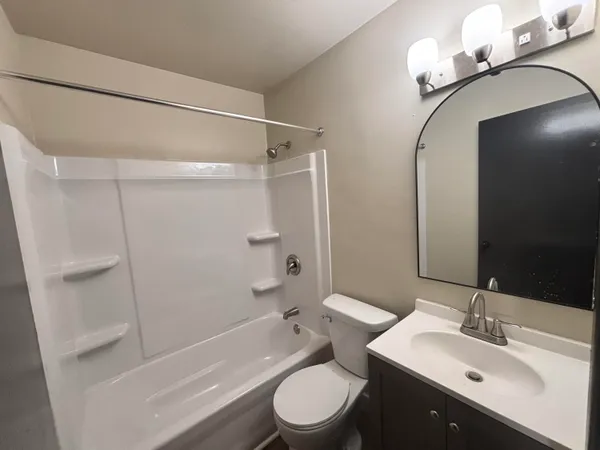 $1,400 | 3908 South Sunset Drive, Unit 3908, Greenfield, WI 53220