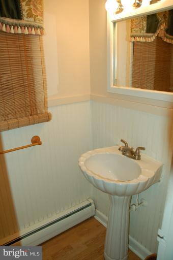 3020 Bird View Road Westminster, MD 21157 - Photo 14 of 24 1st Floor Powder Room
