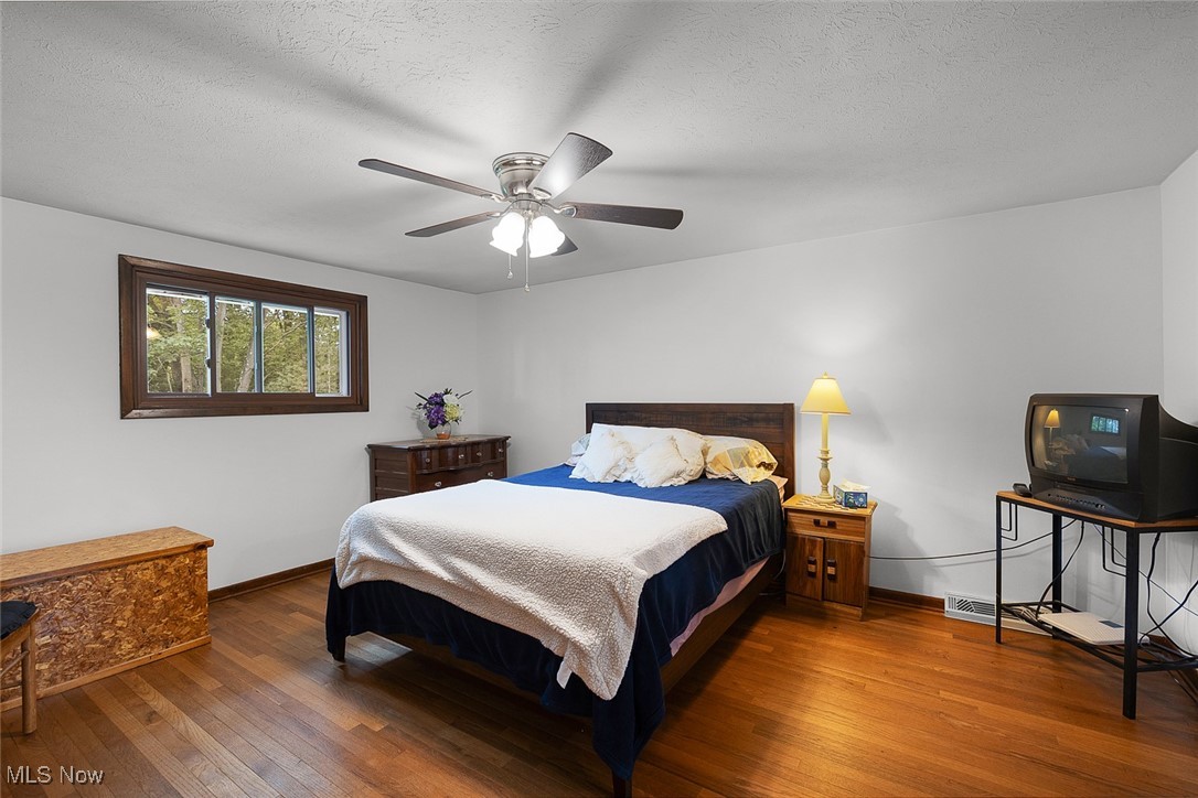 8735 Cedar Road Chesterland, OH 44026 - Photo 24 of 36 Primary Bedroom