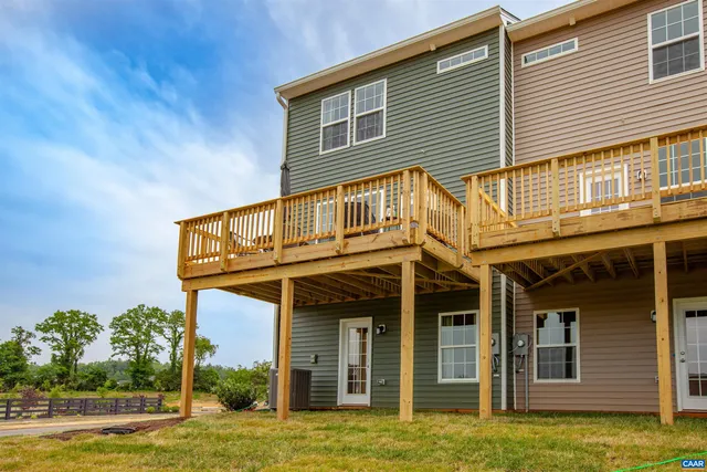 $300,600 | 304 Cheshire Lane, Waynesboro, VA 22980