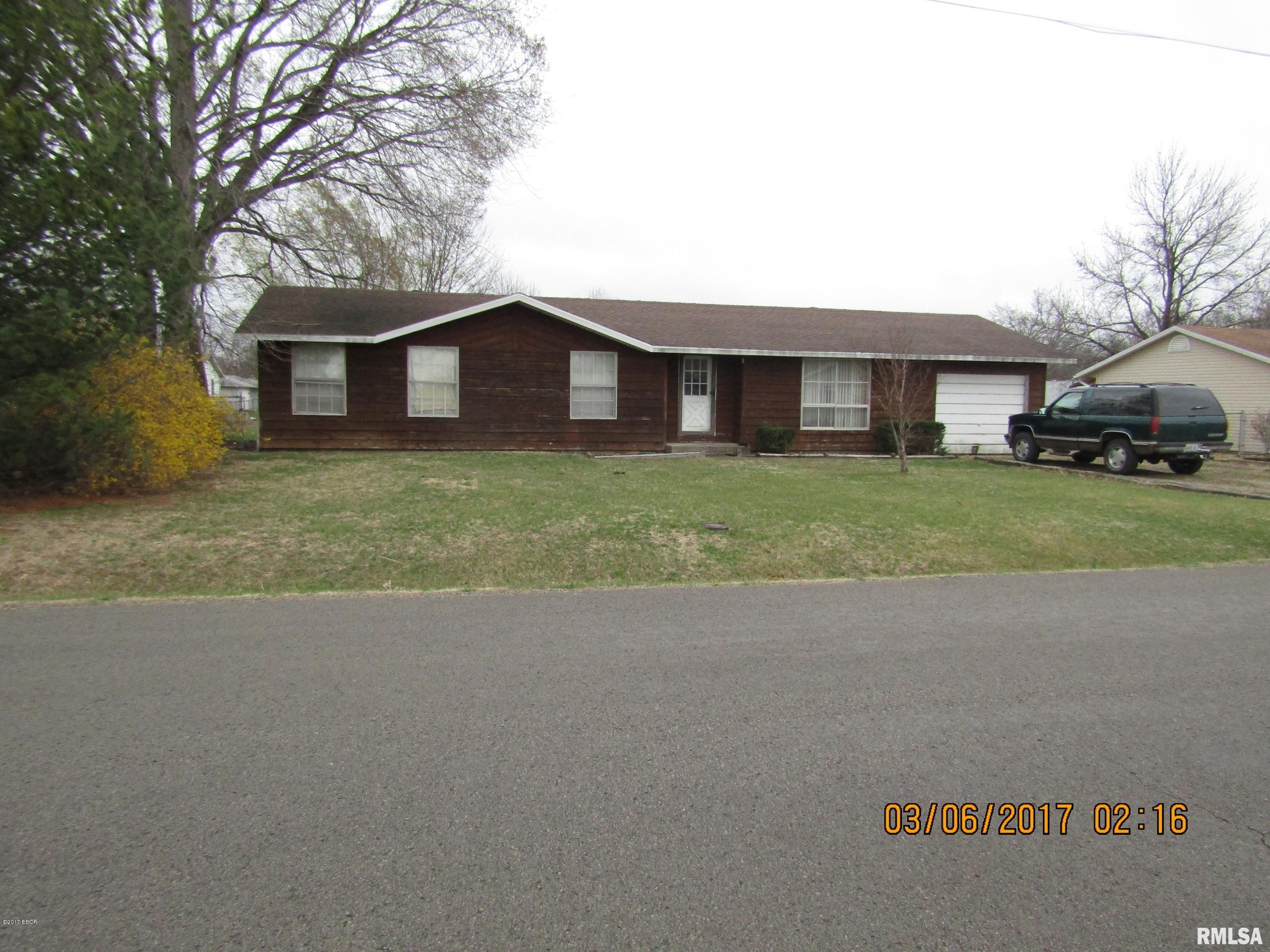 304 Roddy Road Salem, IL 62881 - Photo 1 of 9 Gallery Image 1