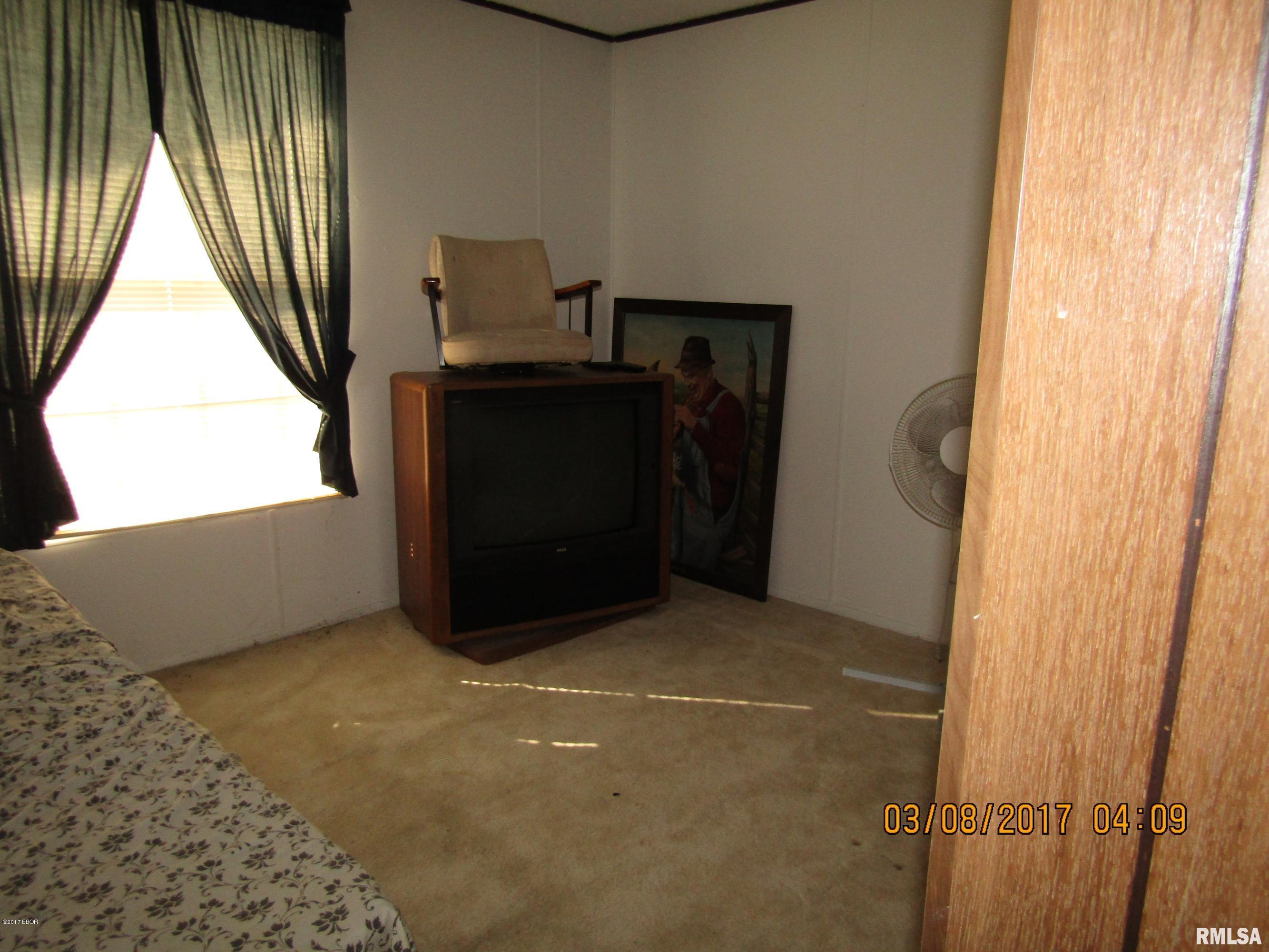304 Roddy Road Salem, IL 62881 - Photo 7 of 9 Gallery Image 7