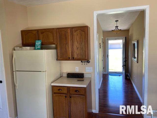 1040 Lakeview Road North Dahinda, IL 61428 - Photo 13 of 19 Gallery Image 13