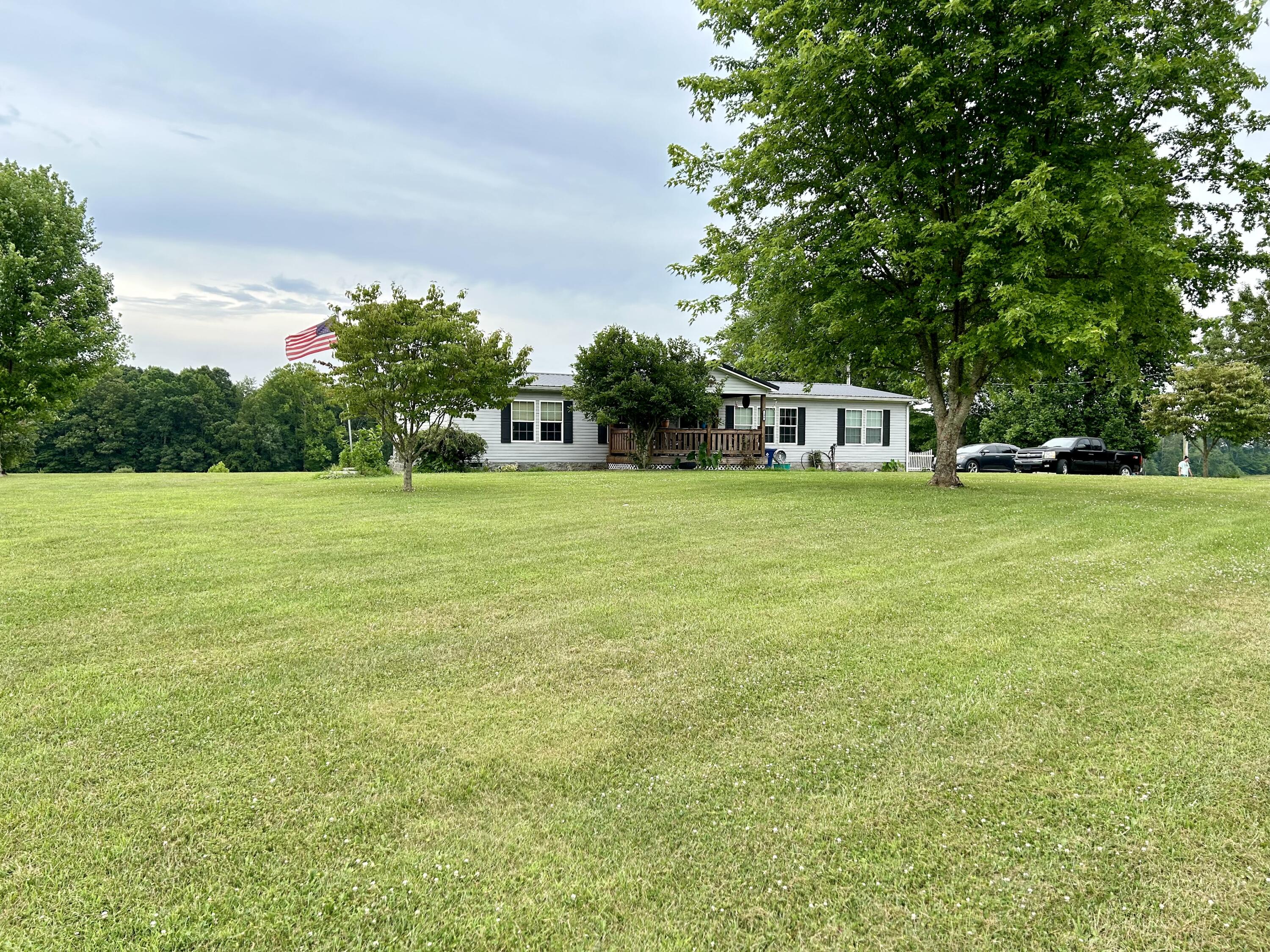 196 Alexander Spur Road Somerset, KY 42503 - Photo 2 of 30 IMG_8379