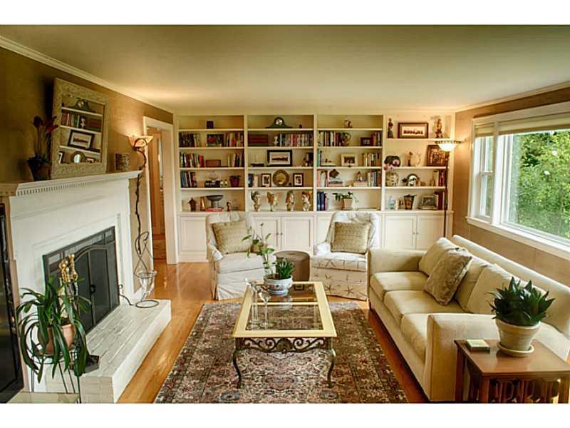 8 Sea Cove Road Cumberland Foreside, ME 04110 - Photo 4 of 17 Den/Family/Great Room.