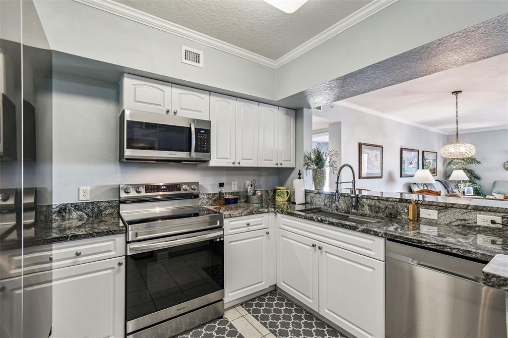 4516 Seagull Drive, Unit 807 New Port Richey, FL 34652 - Photo 10 of 100