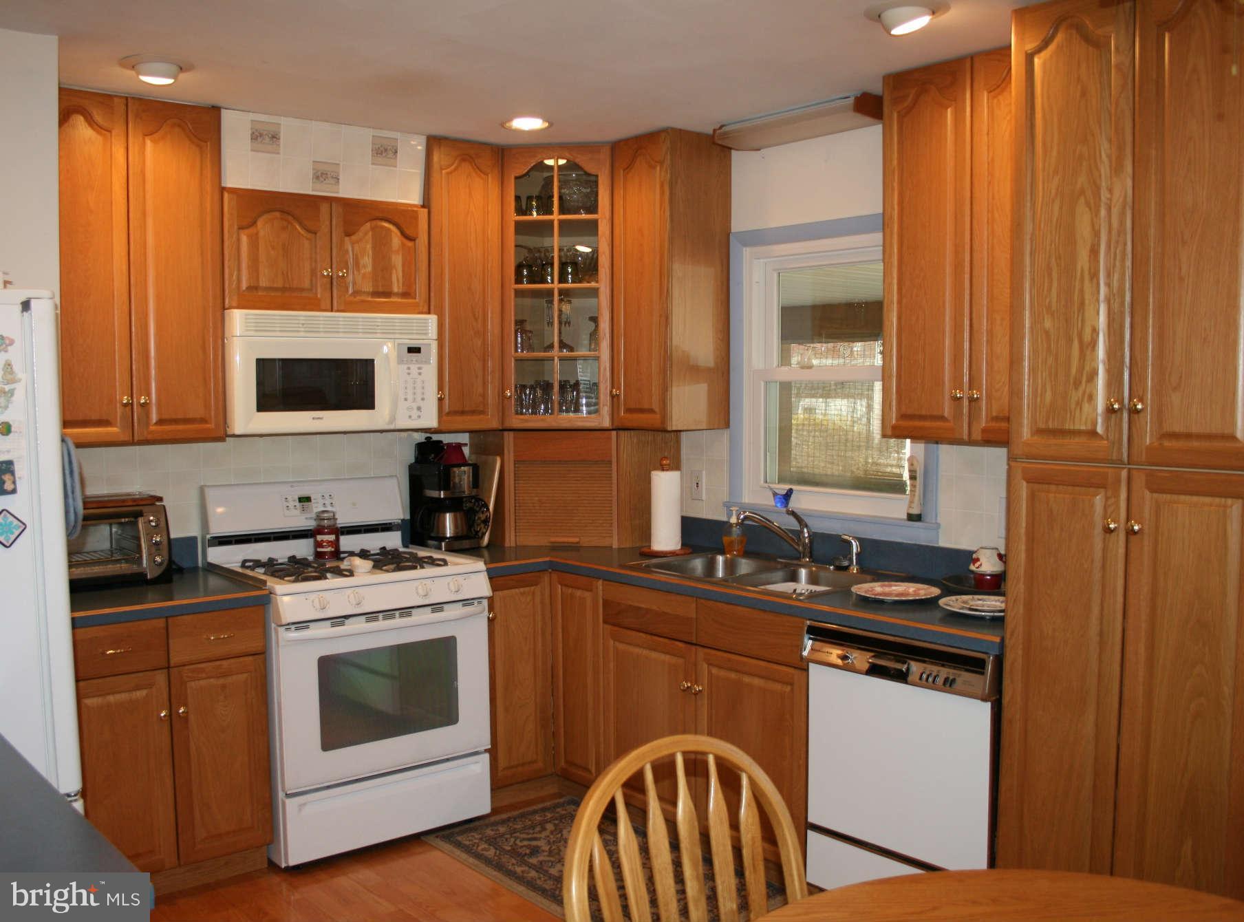 1822 Ridgewick Road Glen Burnie, MD 21061 - Photo 4 of 29 Kitchen