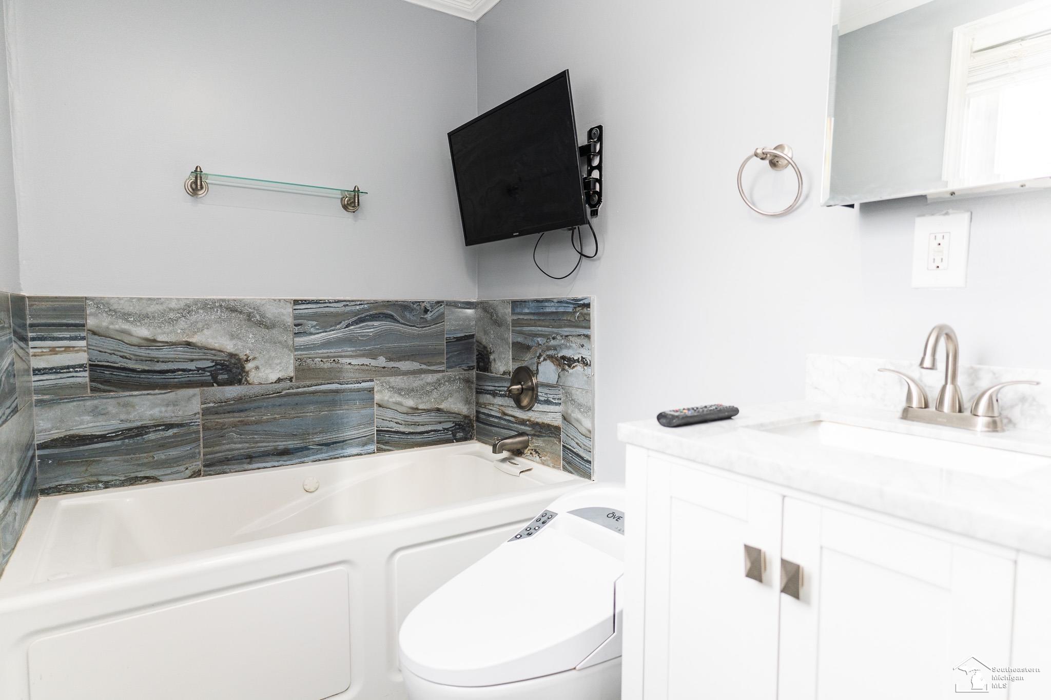 18338 Emit Road Riverview, MI 48193 - Photo 17 of 44 50101813-16.JPG