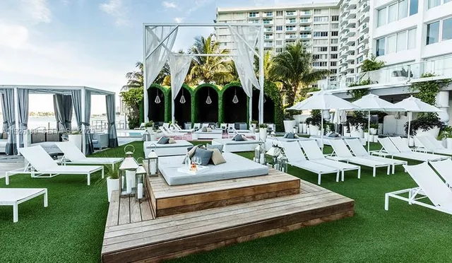 a view of an house with backyard and patio