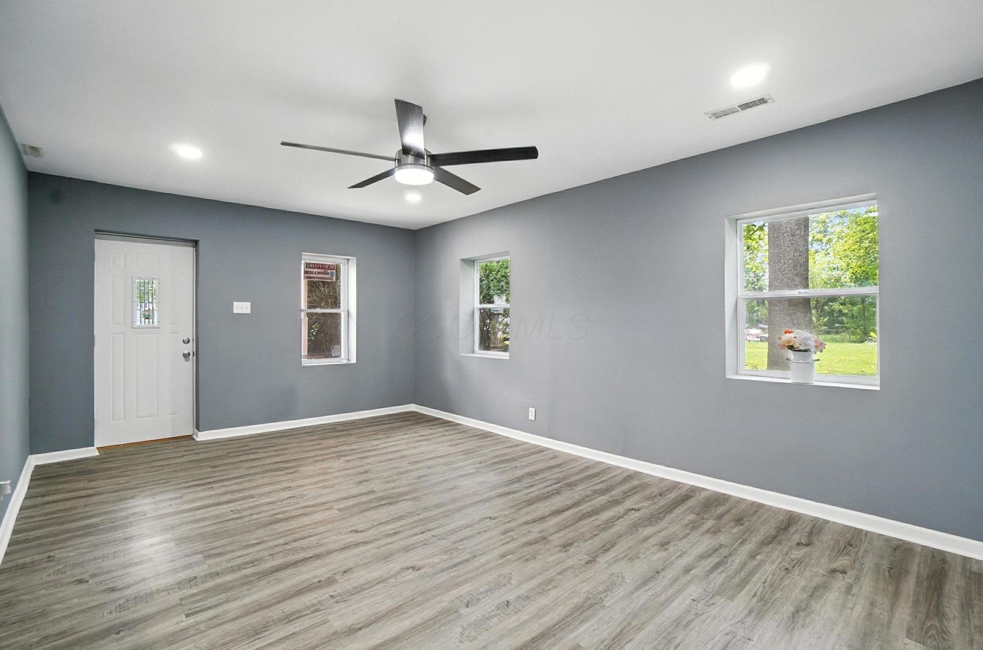 1166 Acton Road Columbus, OH 43224 - Photo 5 of 24 029