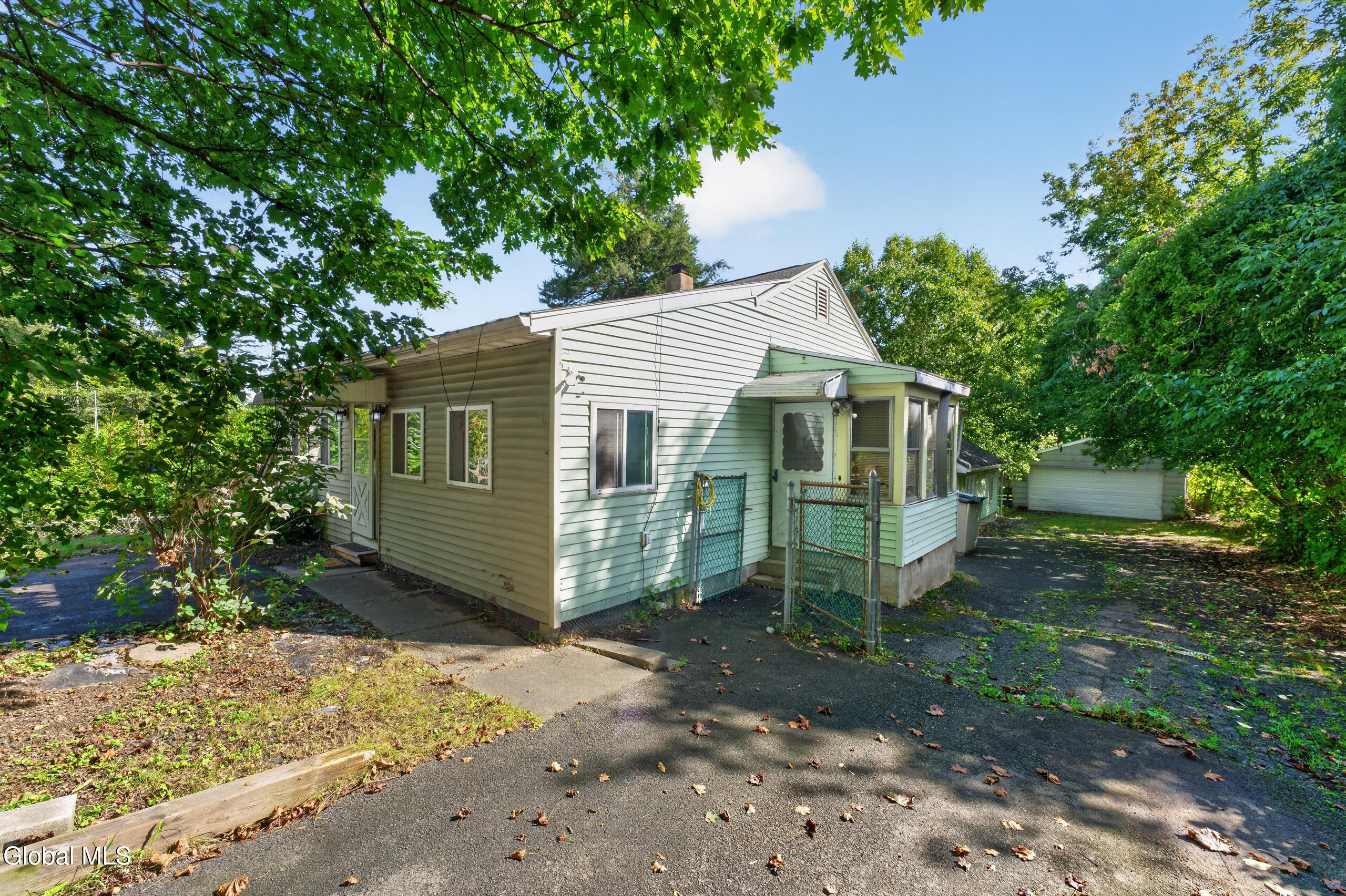 127 Dunsbach Ferry Road Colonie, NY 12047 - Photo 4 of 39 0 Front 4