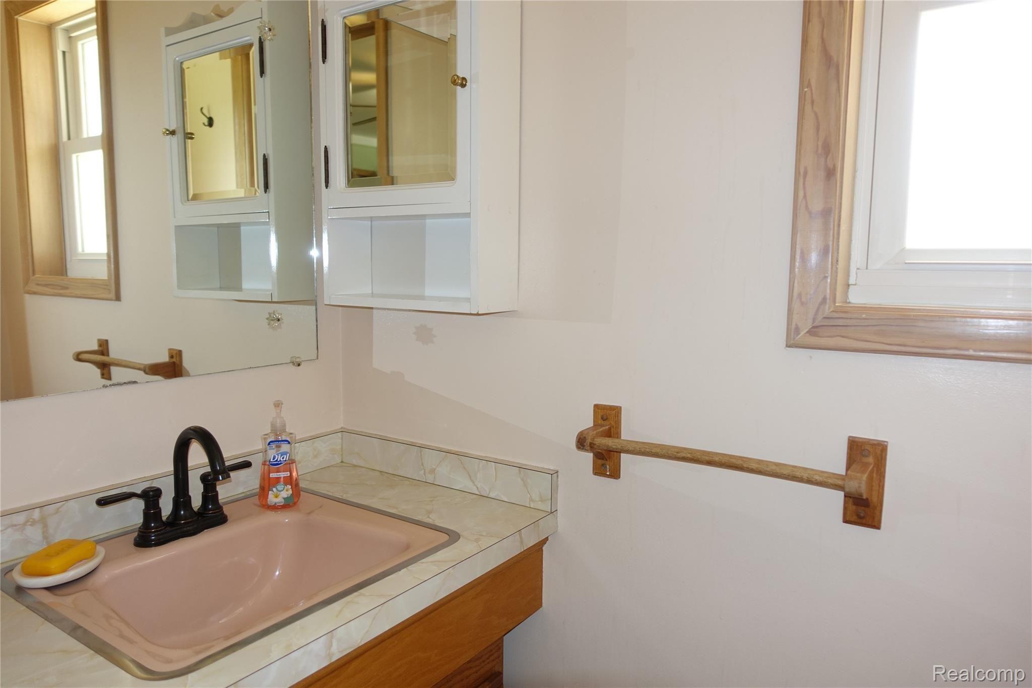 27529 Jean Road Warren, MI 48093 - Photo 17 of 32 Master half bath