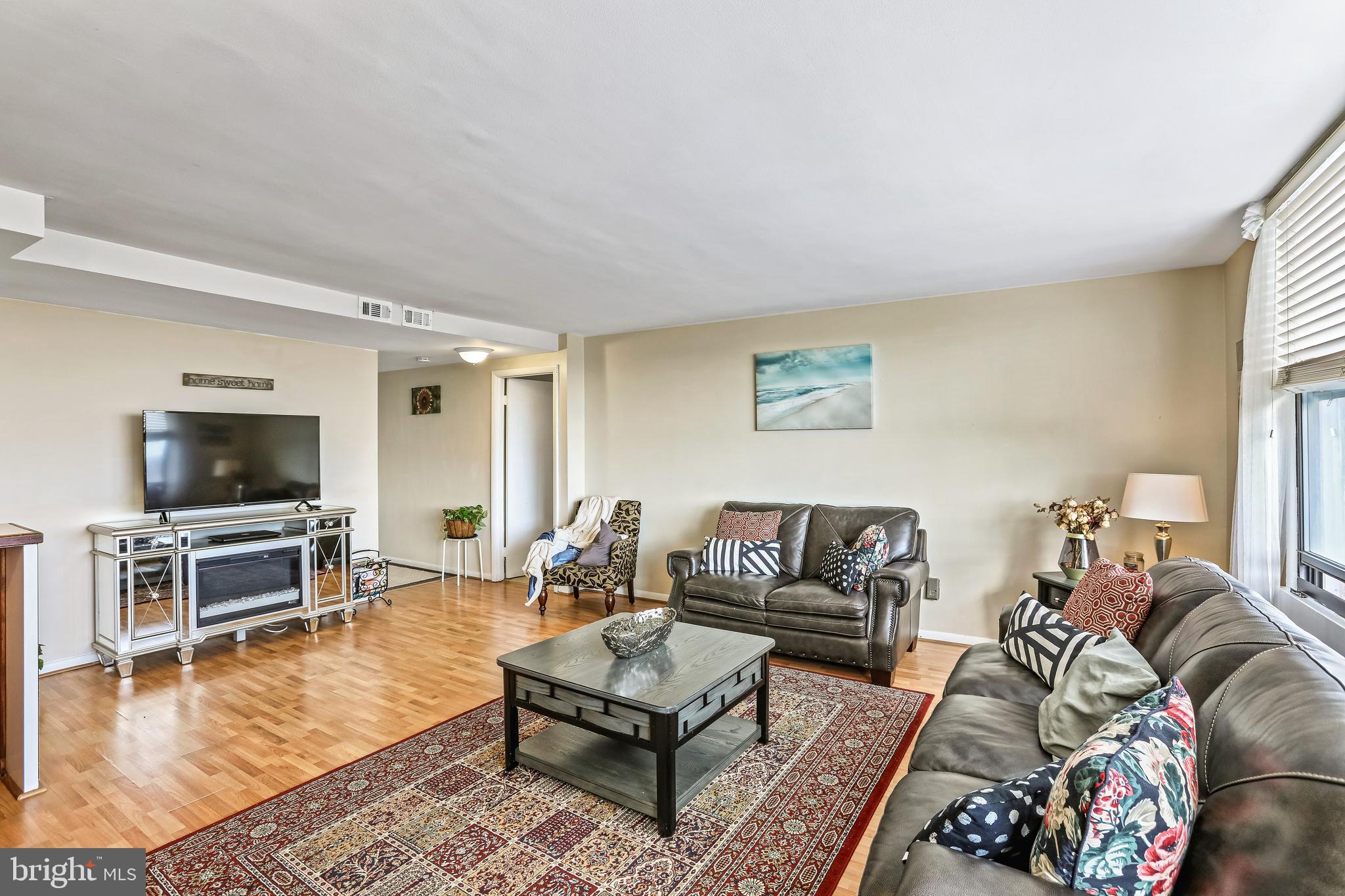 4600 Duke Street, Unit 1017 Alexandria, VA 22304 - Photo 4 of 15