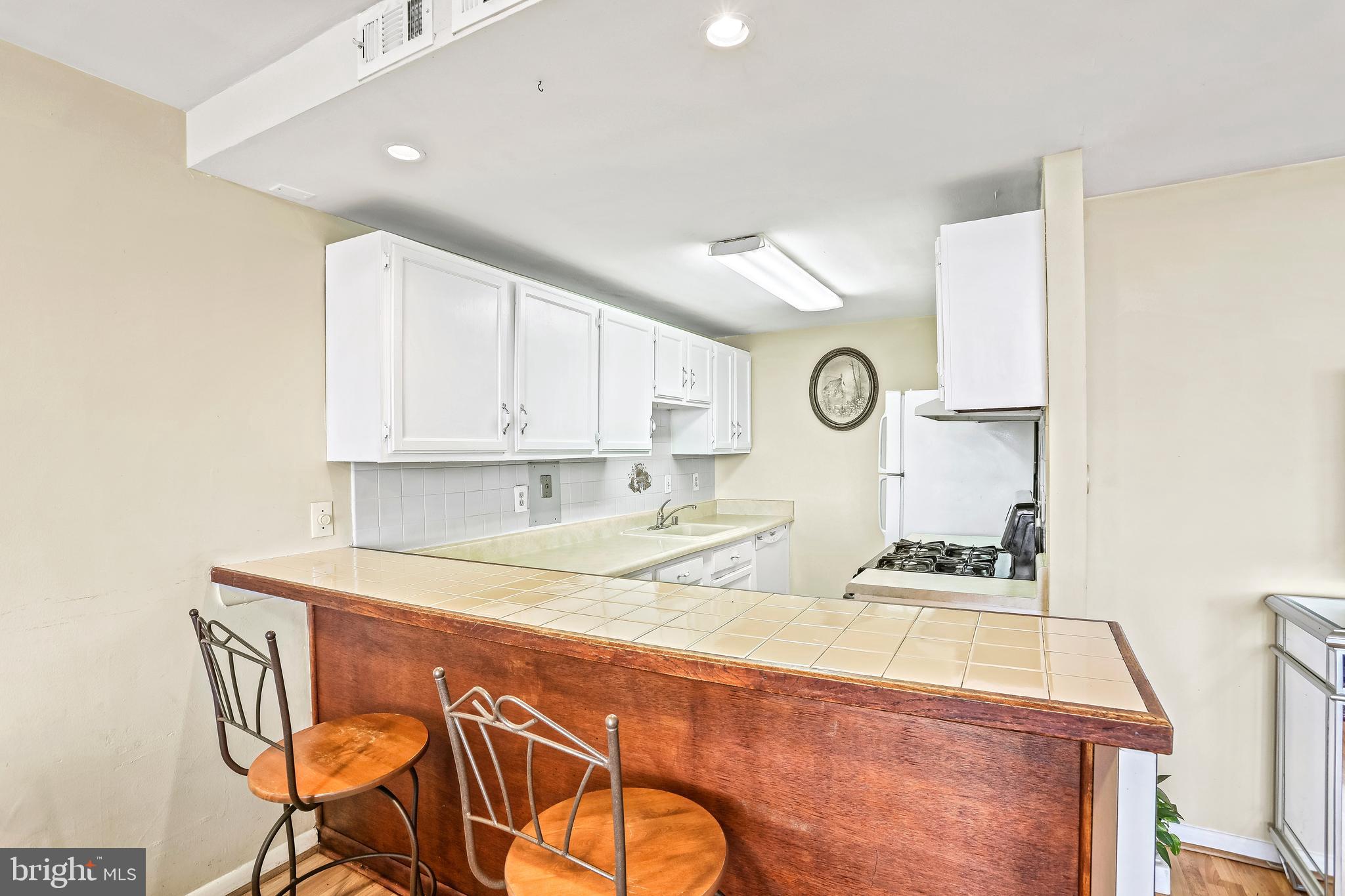 4600 Duke Street, Unit 1017 Alexandria, VA 22304 - Photo 8 of 15