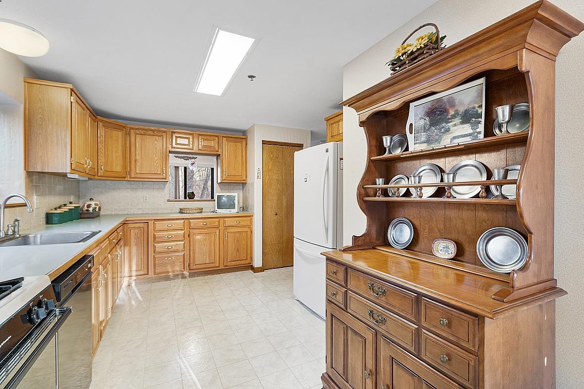 9 Overlook Drive, Unit E Atkinson, NH 03811 - Photo 12 of 34