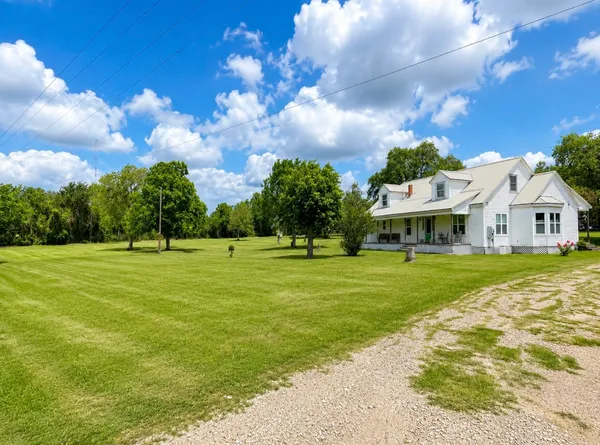 $599,000 | 235 Park Lane, Fayetteville, TX 78940
