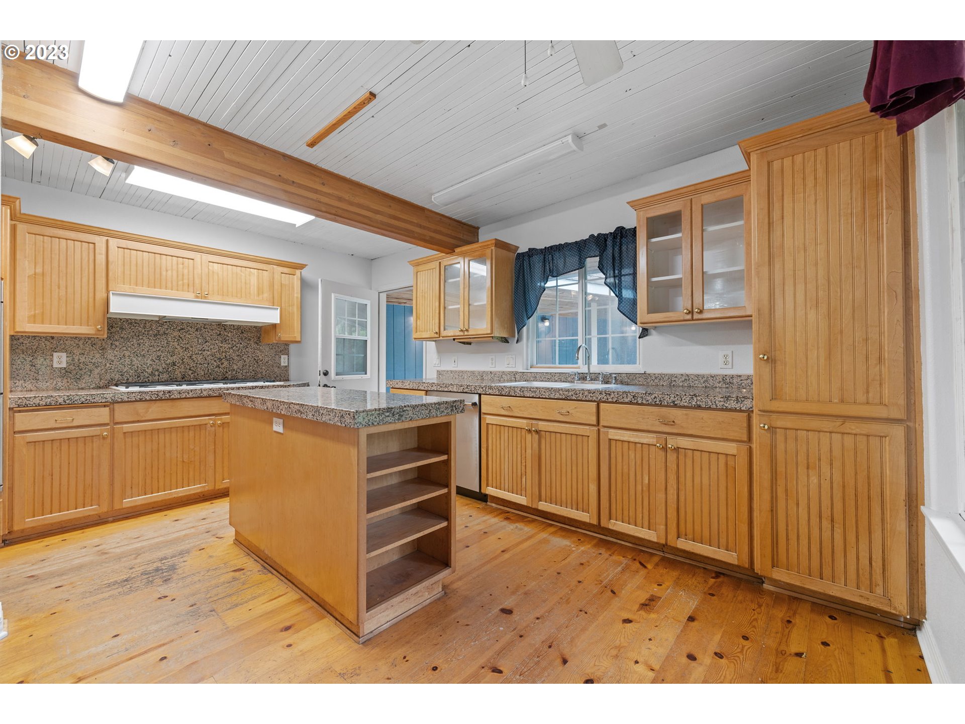 16166 South Thayer Road Oregon City, OR 97045 - Photo 11 of 46 Kitchen