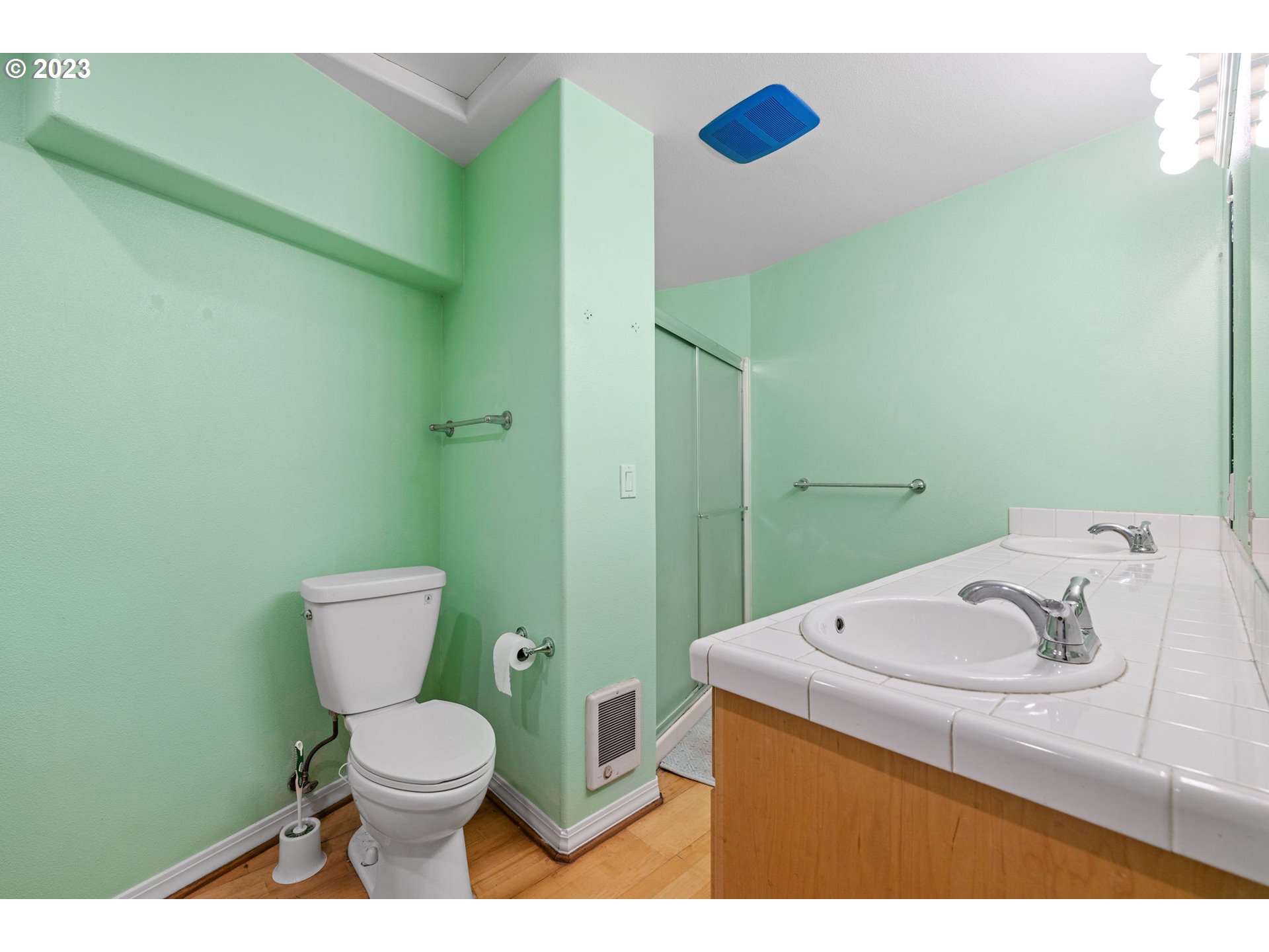 16166 South Thayer Road Oregon City, OR 97045 - Photo 22 of 46 Bathroom
