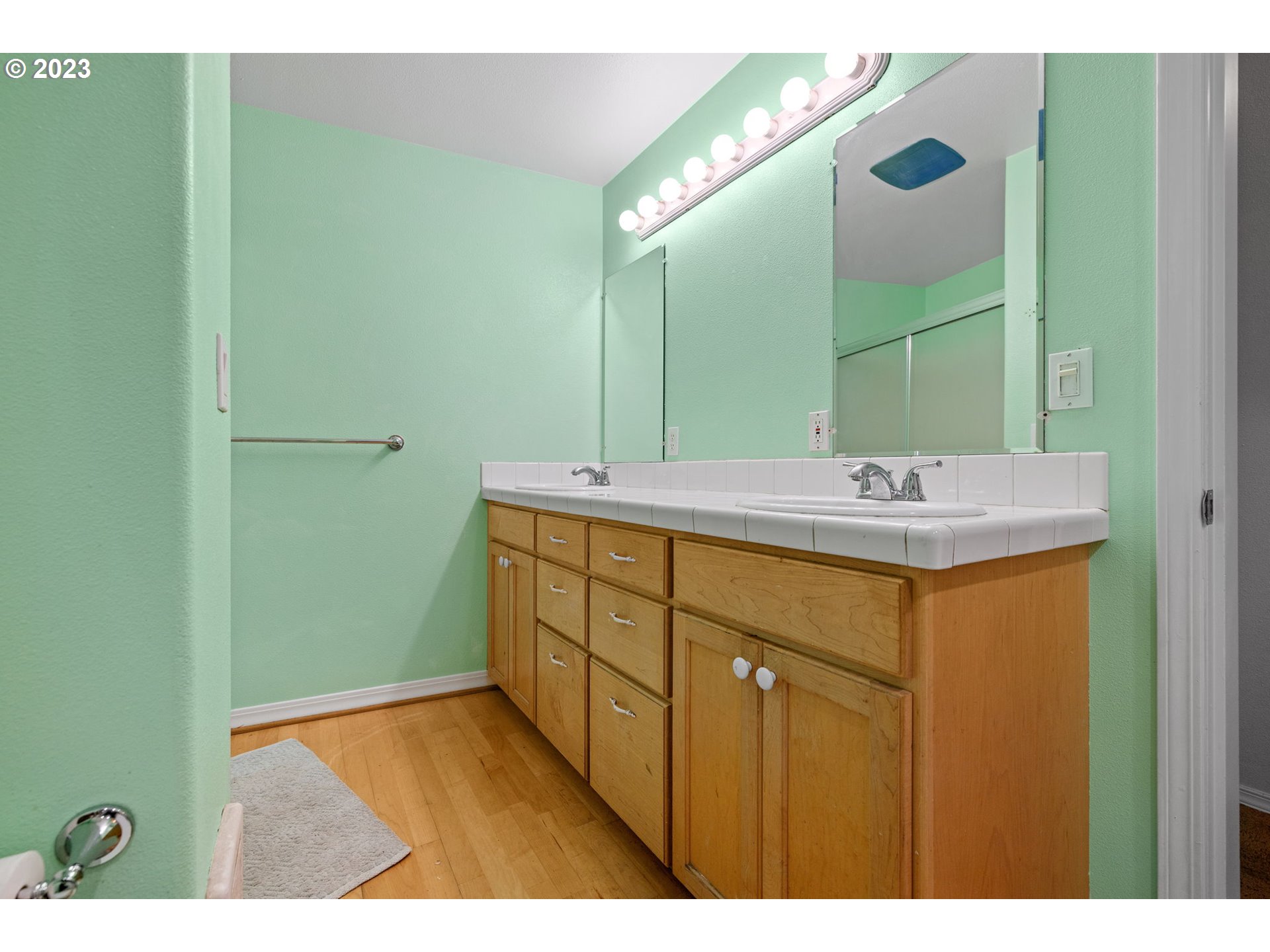 16166 South Thayer Road Oregon City, OR 97045 - Photo 23 of 46 Bathroom