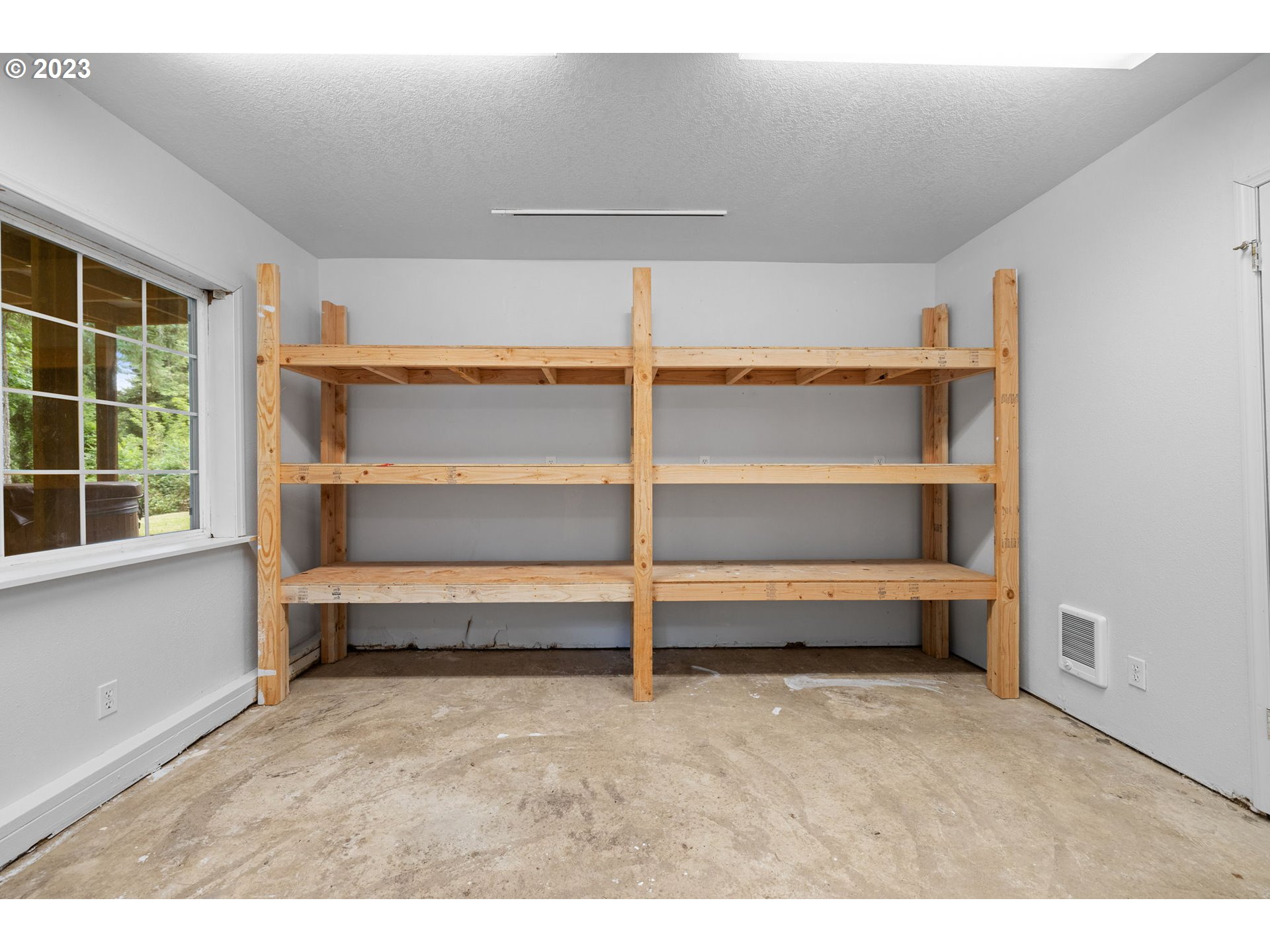 16166 South Thayer Road Oregon City, OR 97045 - Photo 30 of 46 Storage