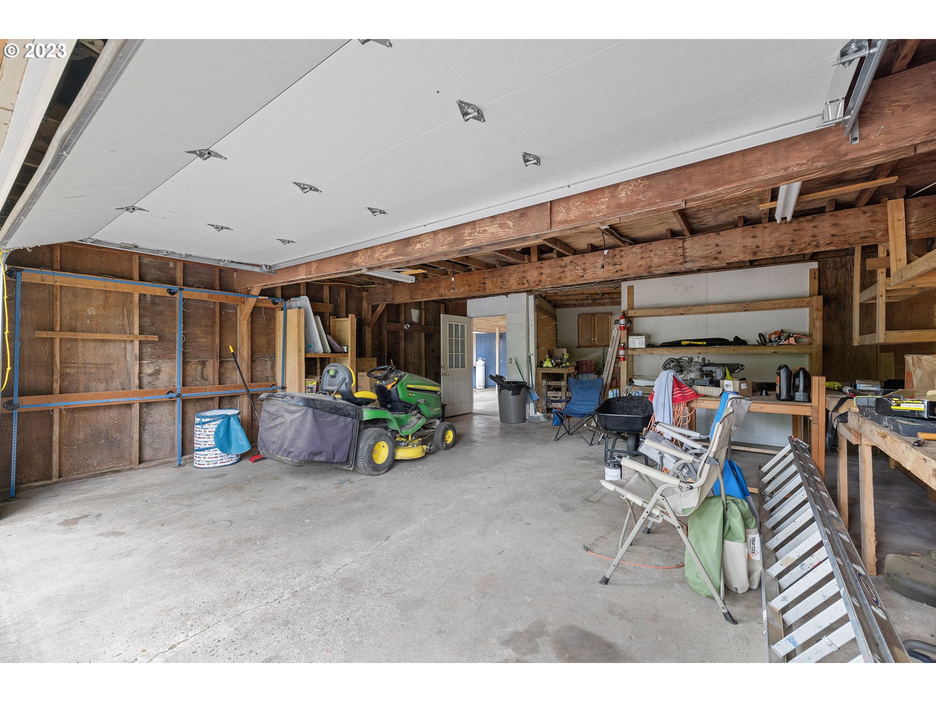 16166 South Thayer Road Oregon City, OR 97045 - Photo 36 of 46 Garage
