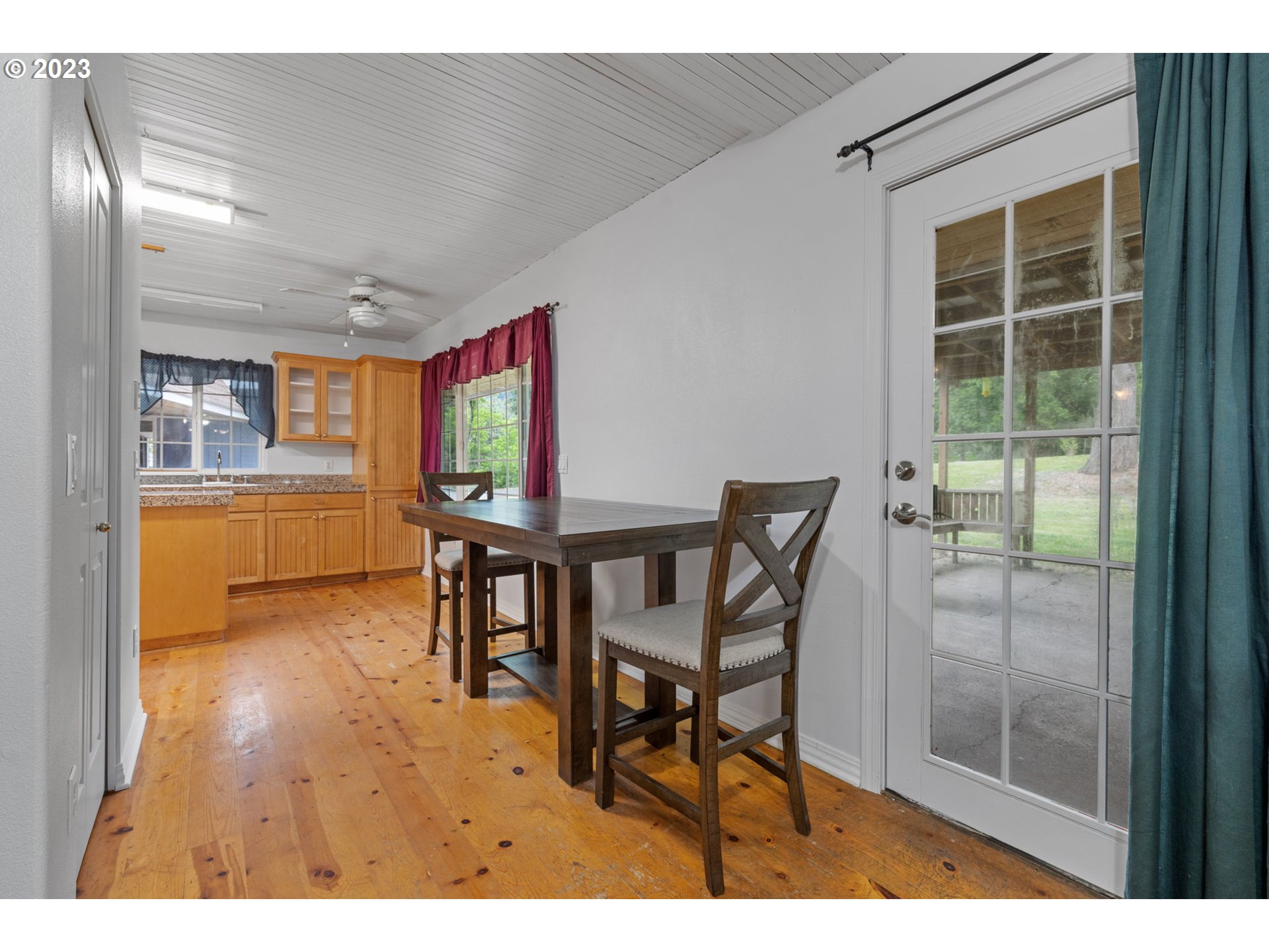 16166 South Thayer Road Oregon City, OR 97045 - Photo 8 of 46 Dining Area