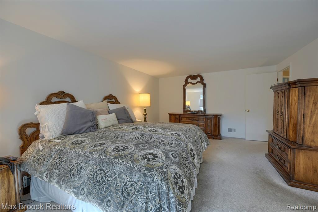 35181 Spring Hill Road Farmington Hills, MI 48331 - Photo 20 of 36
