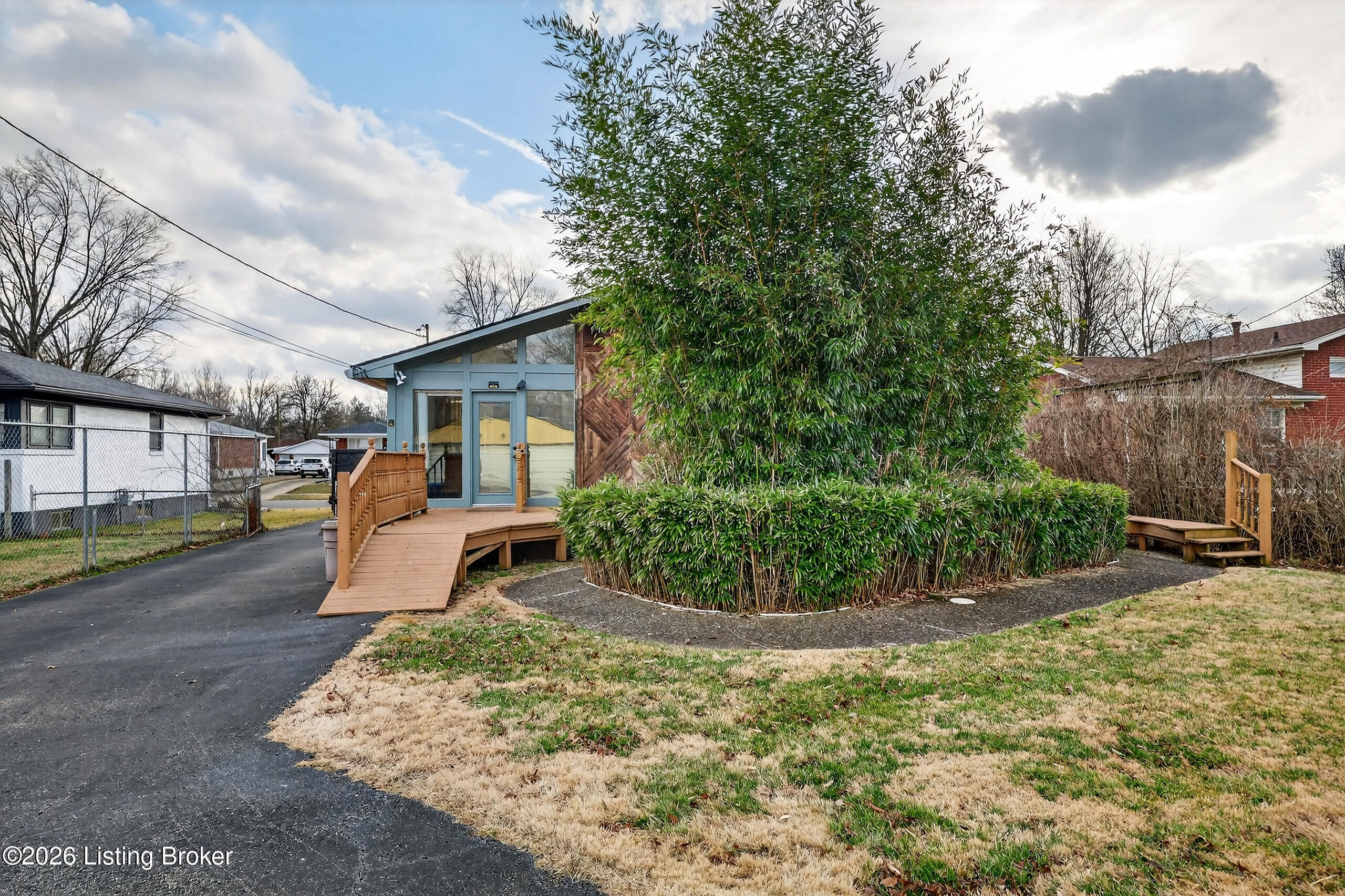 1047 Clayborne Road Louisville, KY 40214 - Photo 46 of 62 011_H40A4957