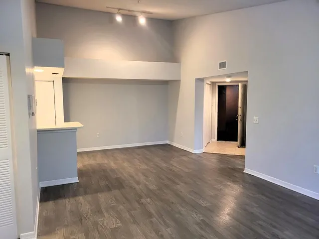 $2,300 | 4197 Haverhill Road, Unit 212, West Palm Beach, FL 33417