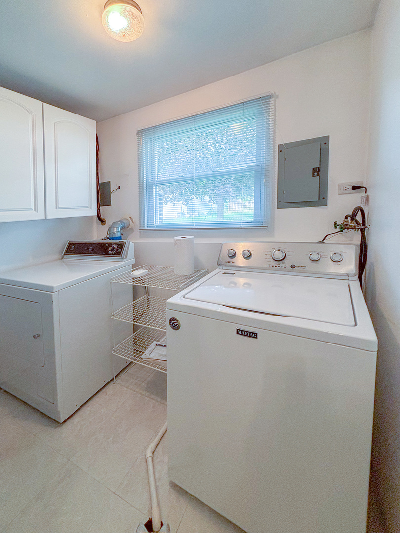 1008 18th Street Zion, IL 60099 - Photo 16 of 19 a utility room with dryer and washer