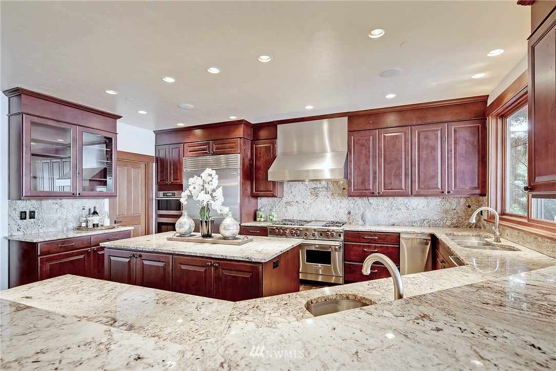 2215 Killarney Way Bellevue, WA 98004 - Photo 11 of 25