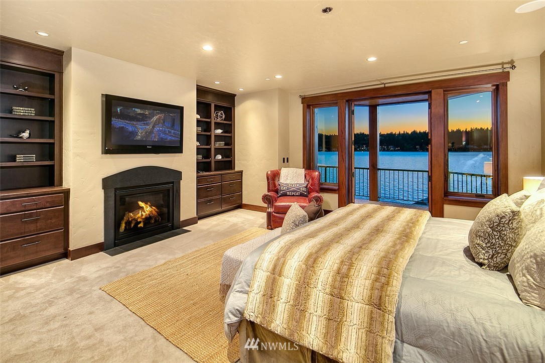 2215 Killarney Way Bellevue, WA 98004 - Photo 13 of 25