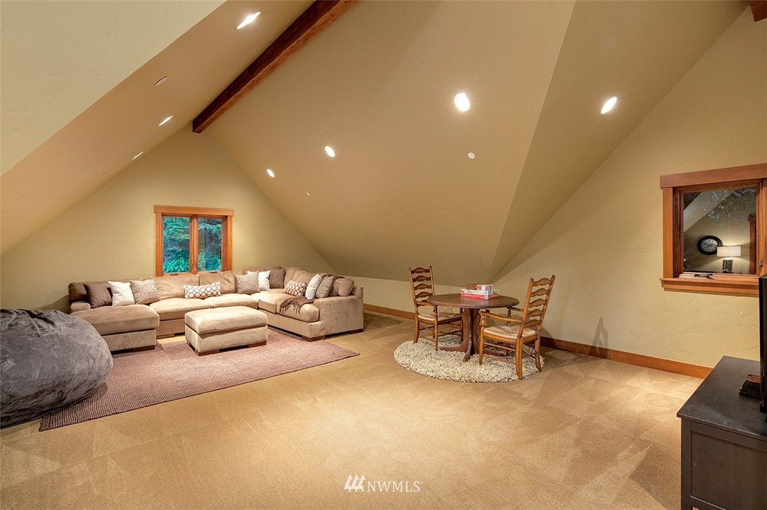 2215 Killarney Way Bellevue, WA 98004 - Photo 15 of 25