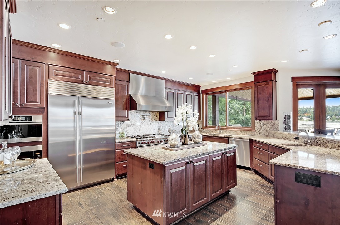 2215 Killarney Way Bellevue, WA 98004 - Photo 10 of 25