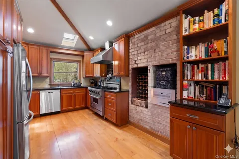 $1,199,000 | 6 Beaumont Drive, Melville, NY 11747