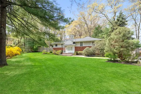 $1,199,000 | 6 Beaumont Drive, Melville, NY 11747