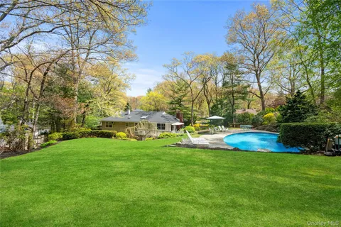 $1,199,000 | 6 Beaumont Drive, Melville, NY 11747