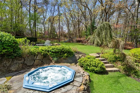 $1,199,000 | 6 Beaumont Drive, Melville, NY 11747