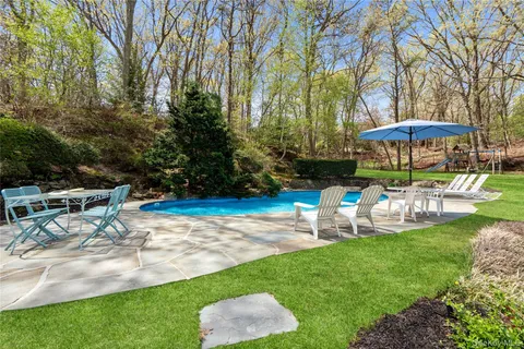 $1,199,000 | 6 Beaumont Drive, Melville, NY 11747