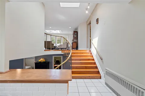 $1,199,000 | 6 Beaumont Drive, Melville, NY 11747
