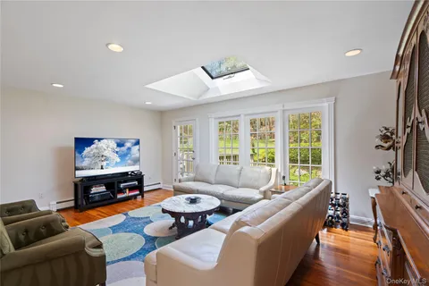 $1,199,000 | 6 Beaumont Drive, Melville, NY 11747
