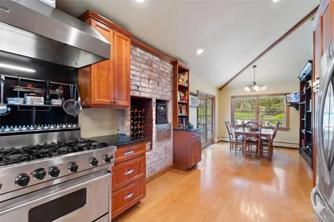 $1,199,000 | 6 Beaumont Drive, Melville, NY 11747
